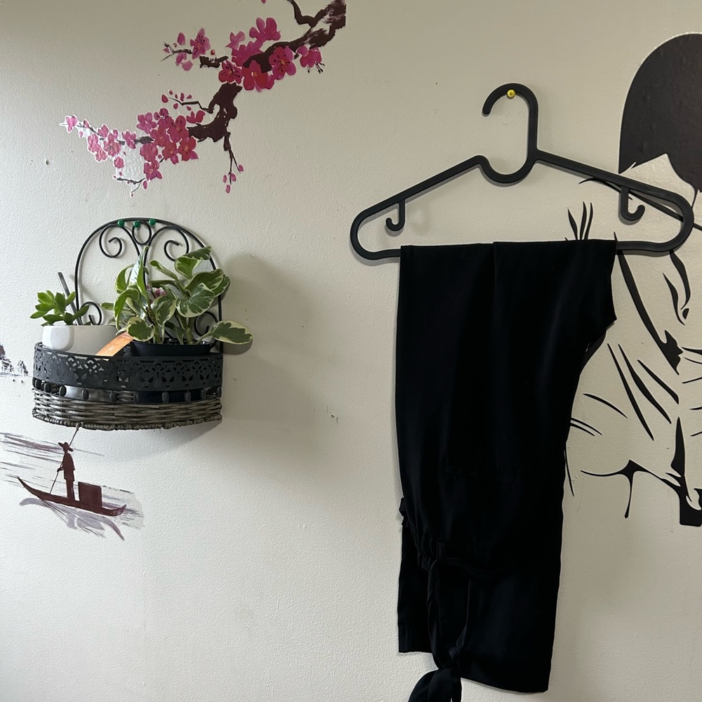 Black Elegant Dynamite Pants - Picture 14 of 15